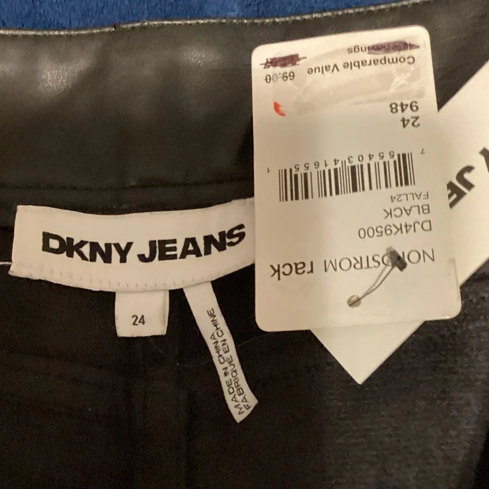 NWT DKNY Size 24 Black Faux Leather‎ Mini Skirt